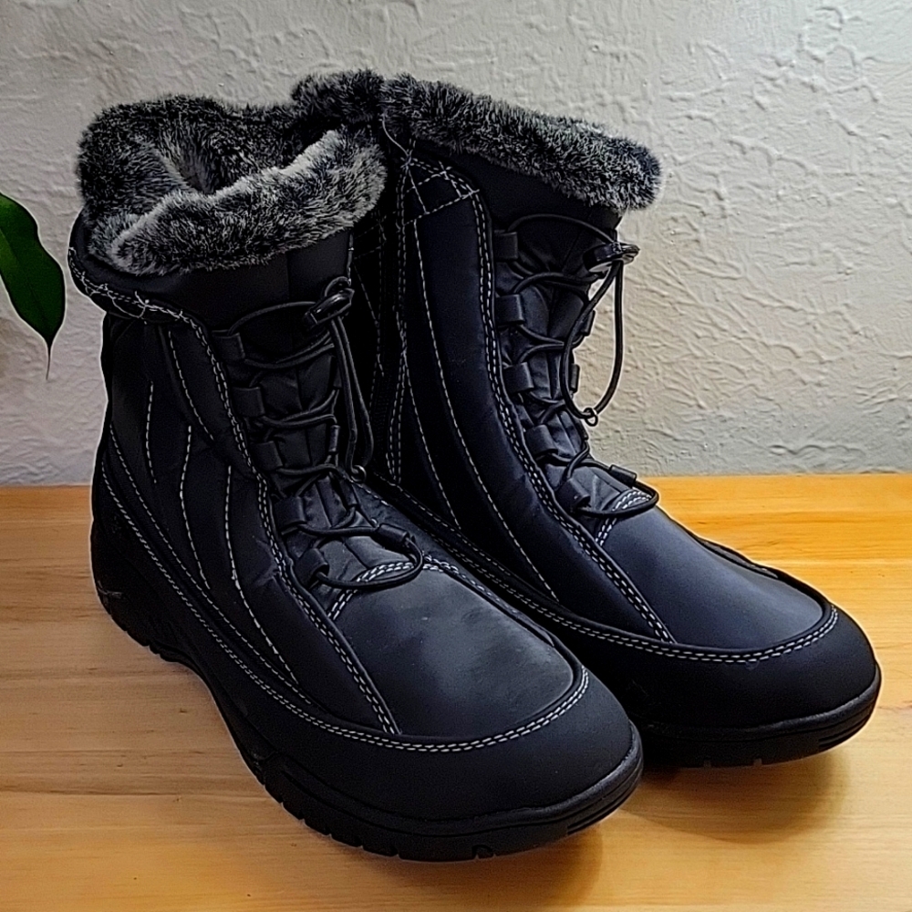 NWOT Totes Ankle Boots